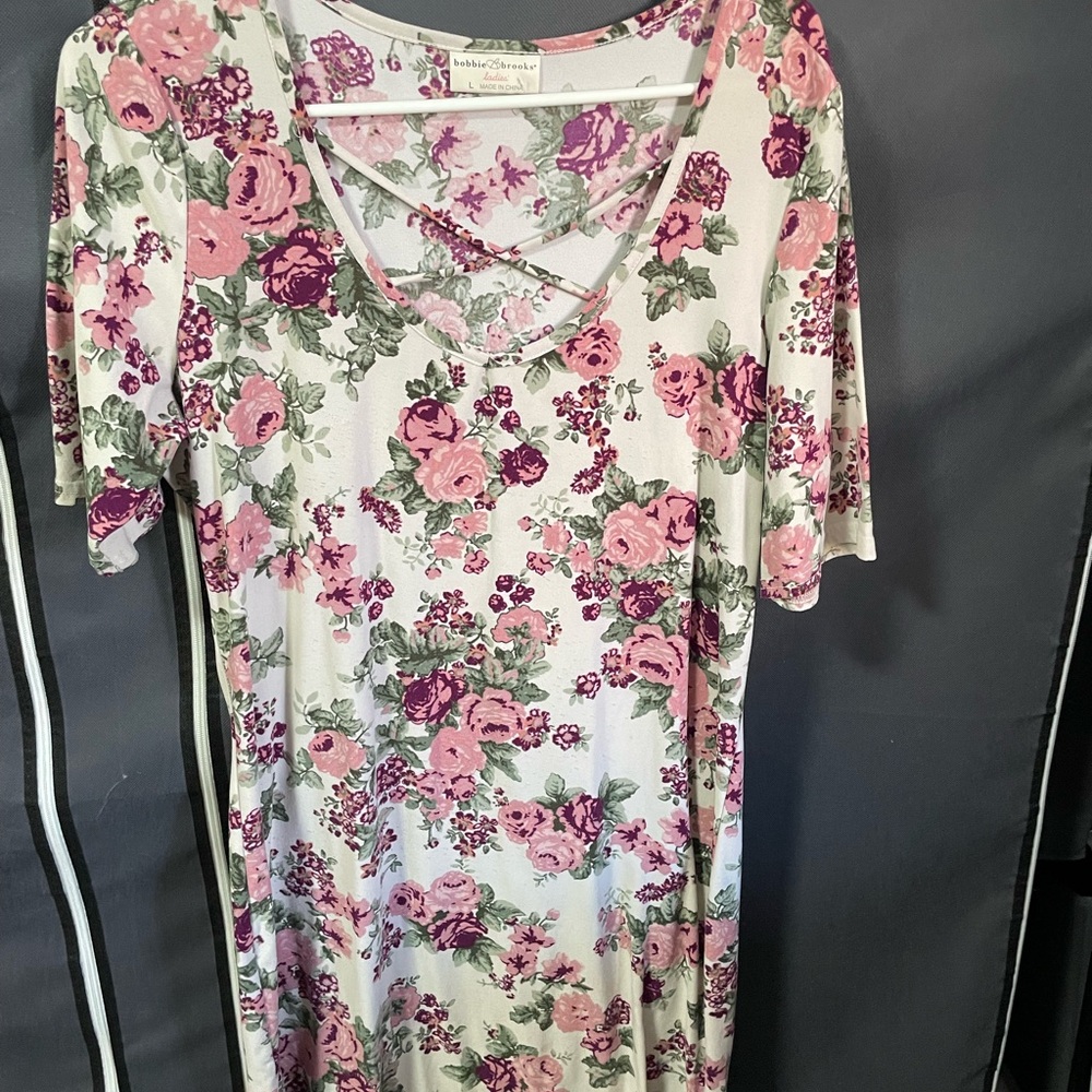 White Floral Form-Fitting Dress